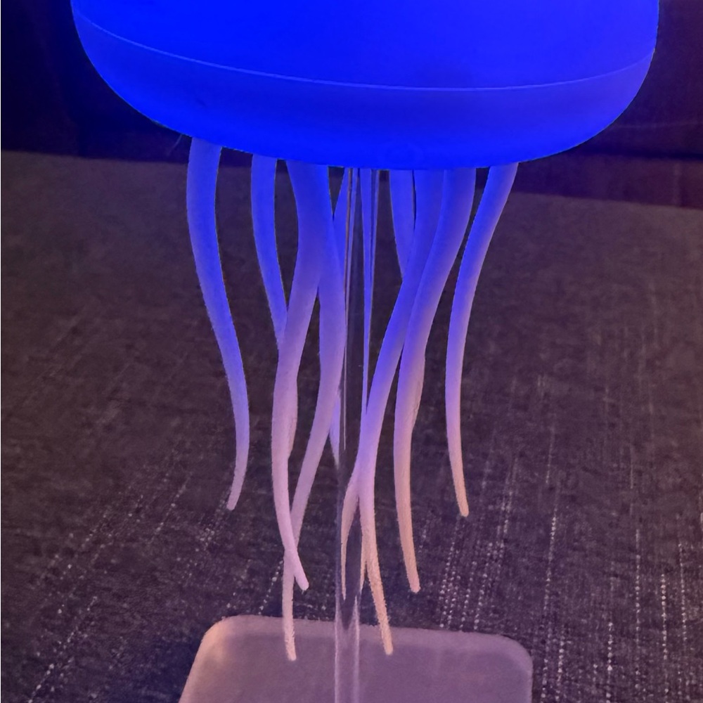 Wonderlit Jellyfish Motion LED Lamp - turns different colors & legs move! - Picture 5 of 5